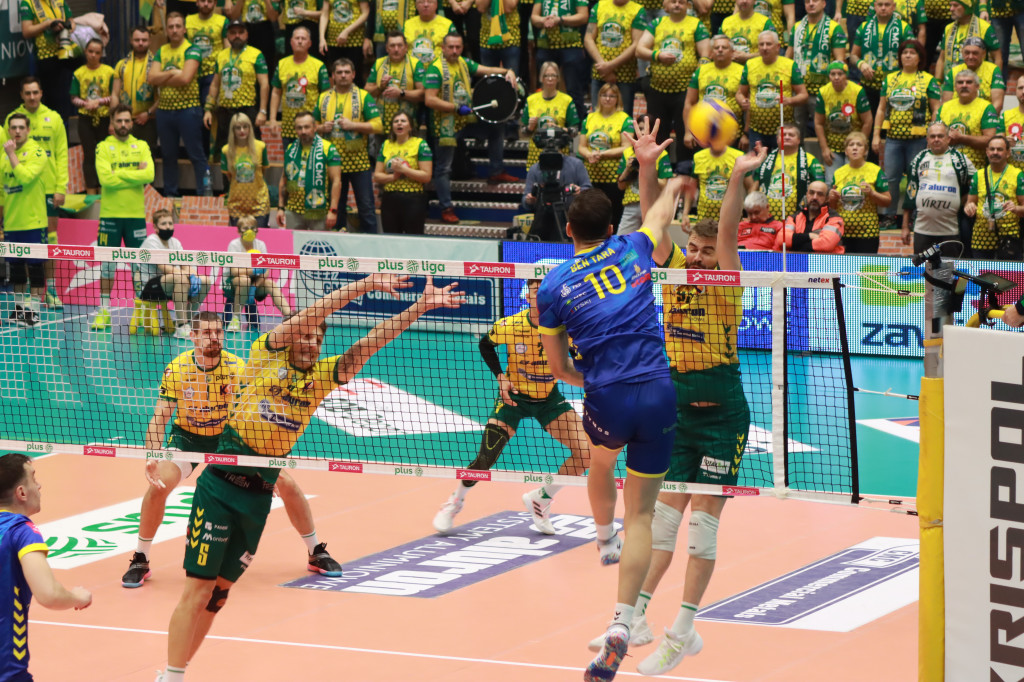 STALOWE DERBY WYGRANE W TRZECH SETACH
