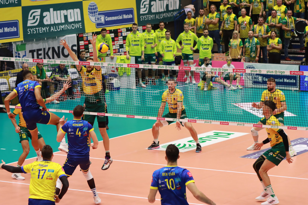STALOWE DERBY WYGRANE W TRZECH SETACH