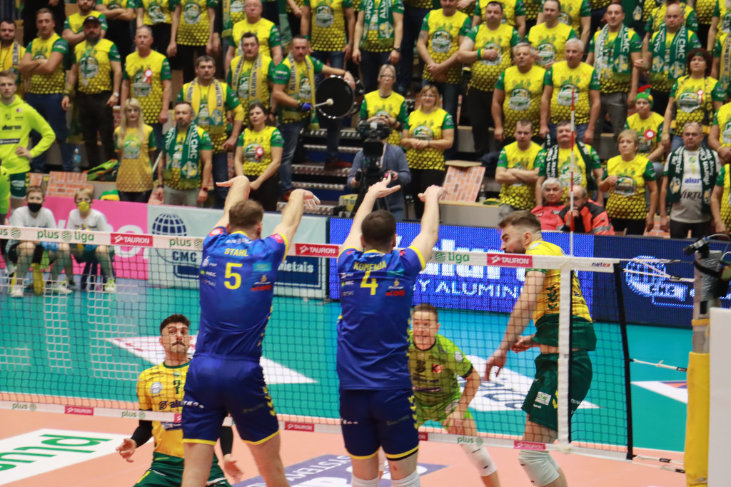 STALOWE DERBY WYGRANE W TRZECH SETACH