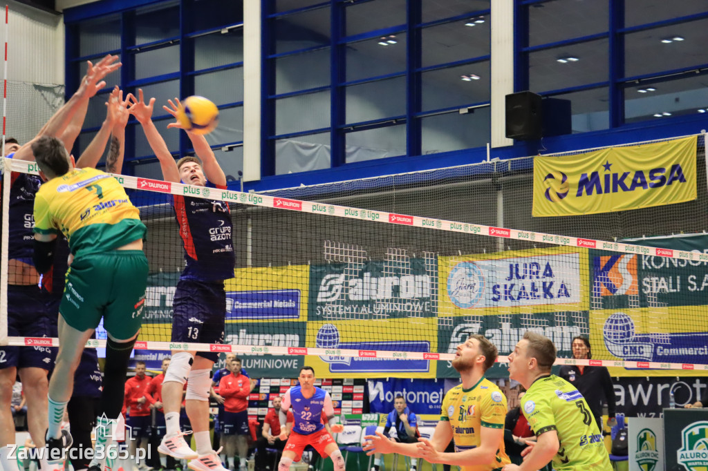  Aluron CMC Warta Zawiercie uległa we własnej hali Grupie Azoty ZAKSA w trzech setach.