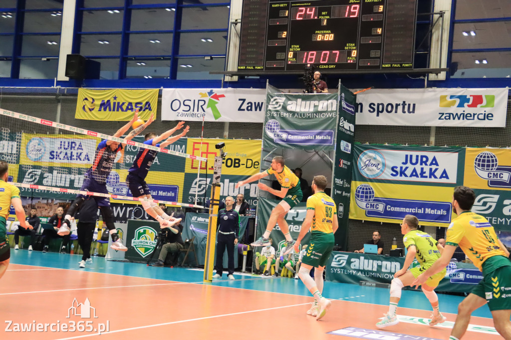  Aluron CMC Warta Zawiercie uległa we własnej hali Grupie Azoty ZAKSA w trzech setach.