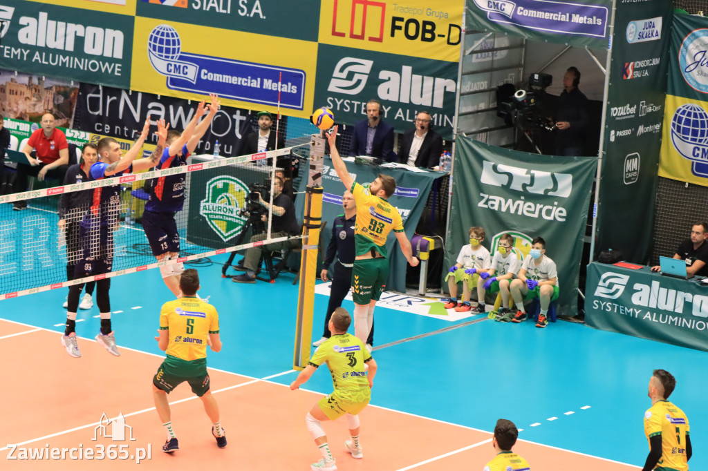 Aluron CMC Warta Zawiercie uległa we własnej hali Grupie Azoty ZAKSA w trzech setach.