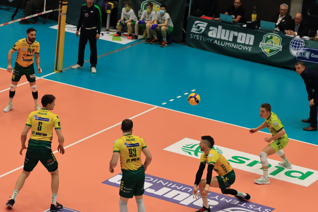  Aluron CMC Warta Zawiercie uległa we własnej hali Grupie Azoty ZAKSA w trzech setach.