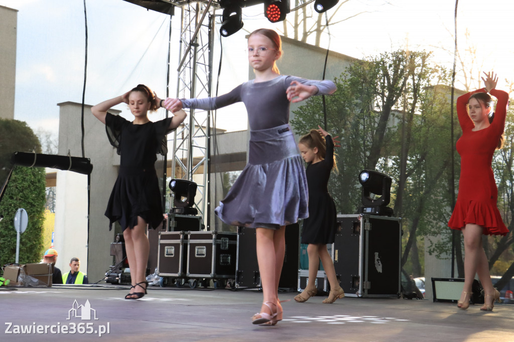 Zawierciańska Majówka 2022  Festiwal Kolorów z Koloversi, Łobuzy, Borys LBD