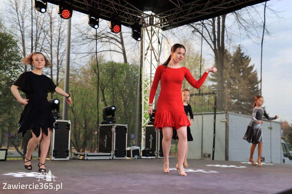 Zawierciańska Majówka 2022  Festiwal Kolorów z Koloversi, Łobuzy, Borys LBD