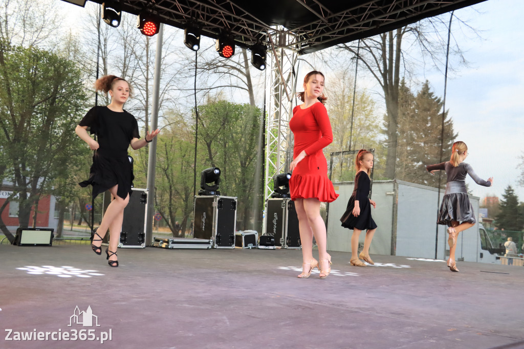 Zawierciańska Majówka 2022  Festiwal Kolorów z Koloversi, Łobuzy, Borys LBD