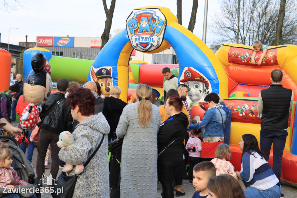 Zawierciańska Majówka 2022  Festiwal Kolorów z Koloversi, Łobuzy, Borys LBD
