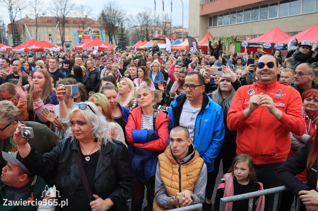 Zawierciańska Majówka 2022  Festiwal Kolorów z Koloversi, Łobuzy, Borys LBD