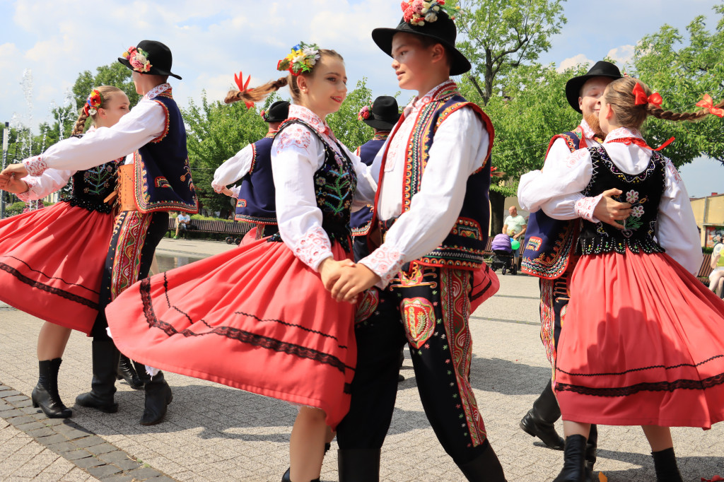 Happenig Urodzinowy - tort na Fontannie, Zawiercie!