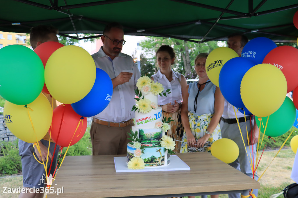 Happenig Urodzinowy - tort na Fontannie, Zawiercie!