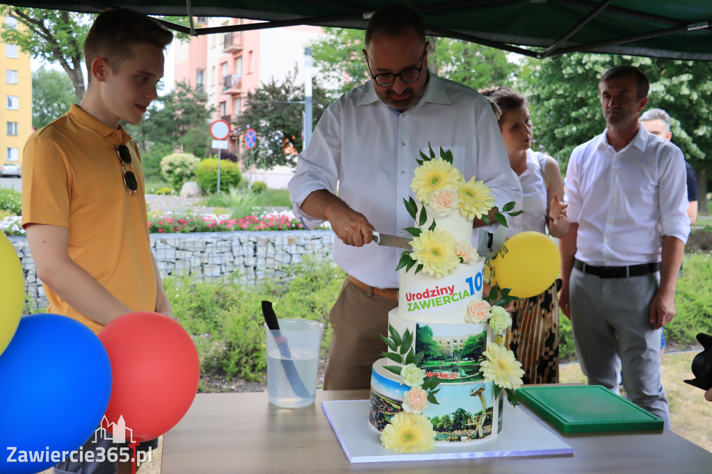 Happenig Urodzinowy - tort na Fontannie, Zawiercie!