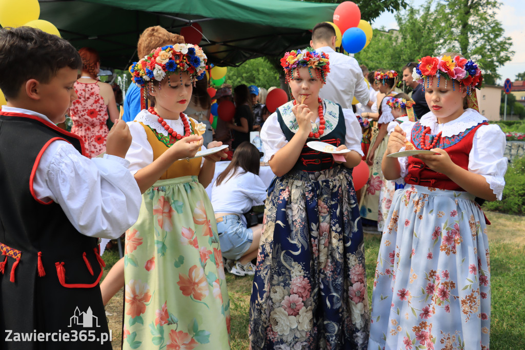 Happenig Urodzinowy - tort na Fontannie, Zawiercie!