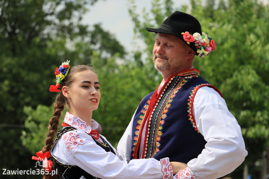 Happenig Urodzinowy - tort na Fontannie, Zawiercie!