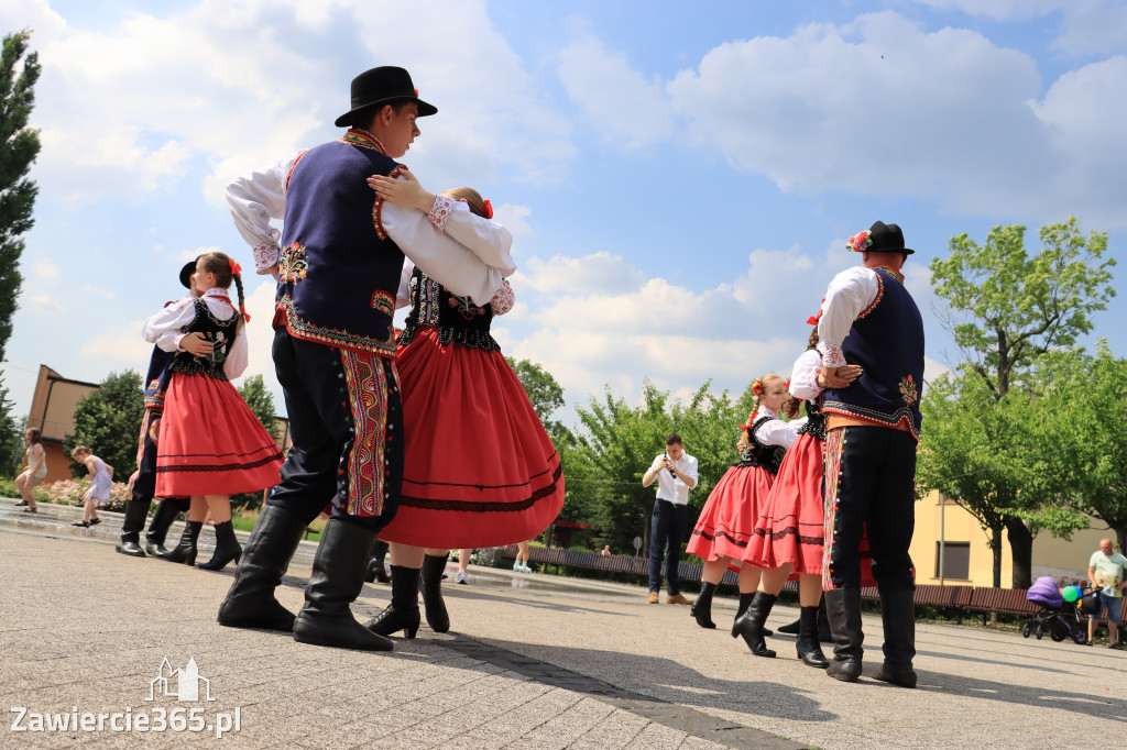 Happenig Urodzinowy - tort na Fontannie, Zawiercie!