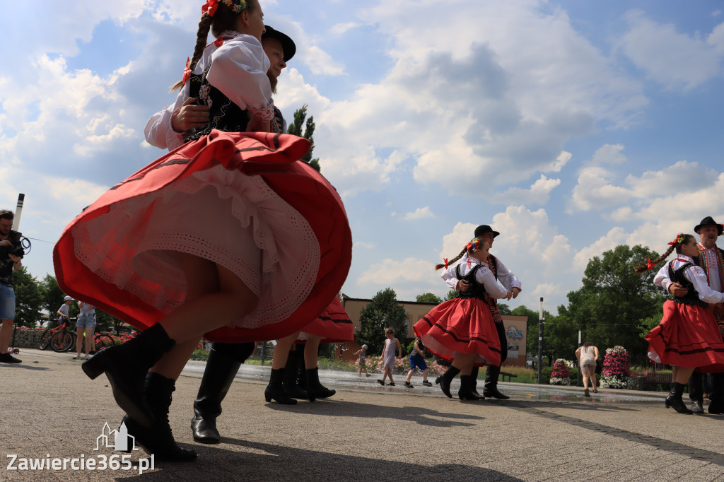 Happenig Urodzinowy - tort na Fontannie, Zawiercie!