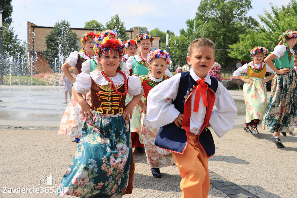 Happenig Urodzinowy - tort na Fontannie, Zawiercie!