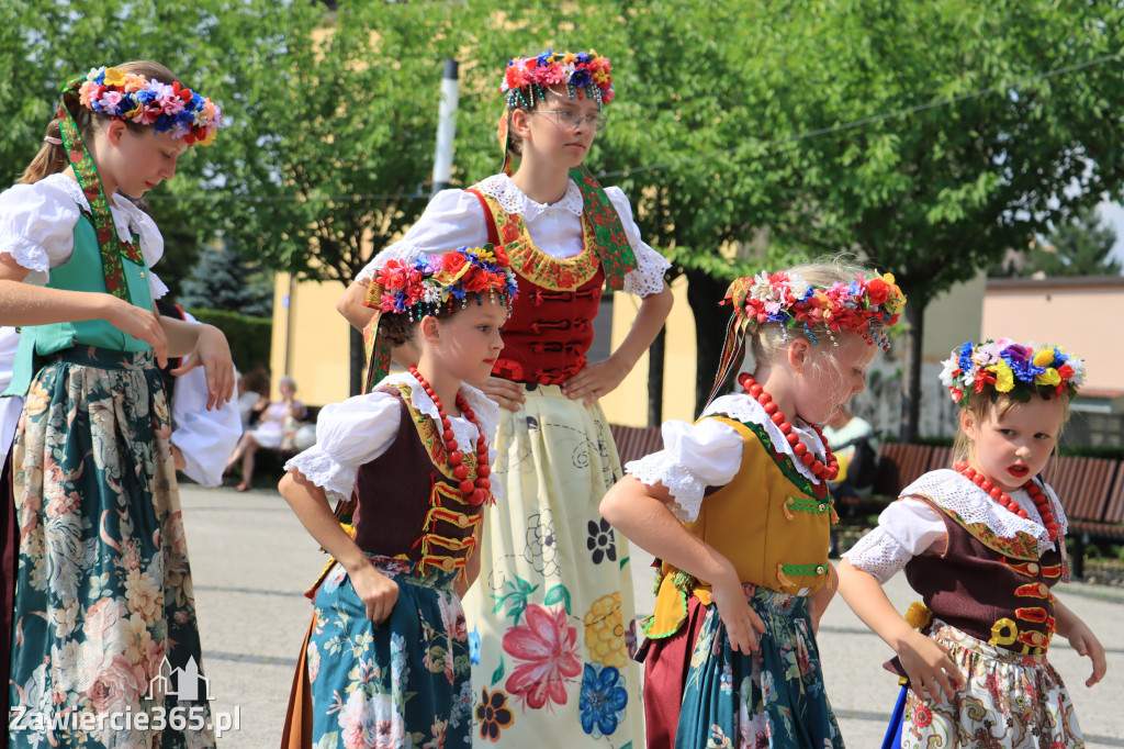 Happenig Urodzinowy - tort na Fontannie, Zawiercie!