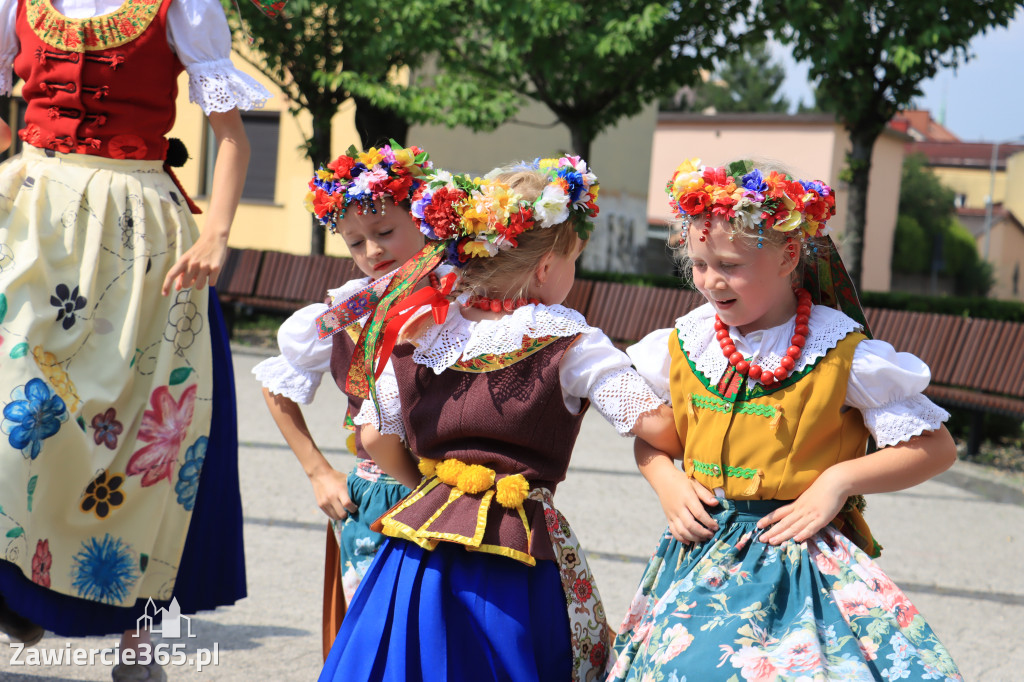 Happenig Urodzinowy - tort na Fontannie, Zawiercie!