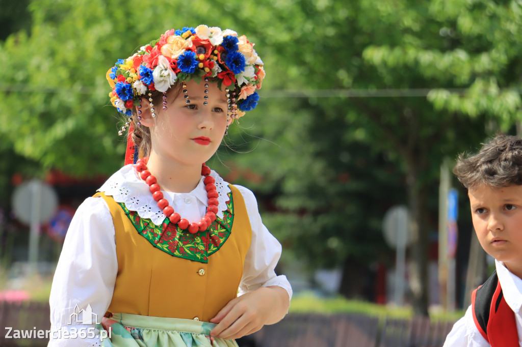 Happenig Urodzinowy - tort na Fontannie, Zawiercie!