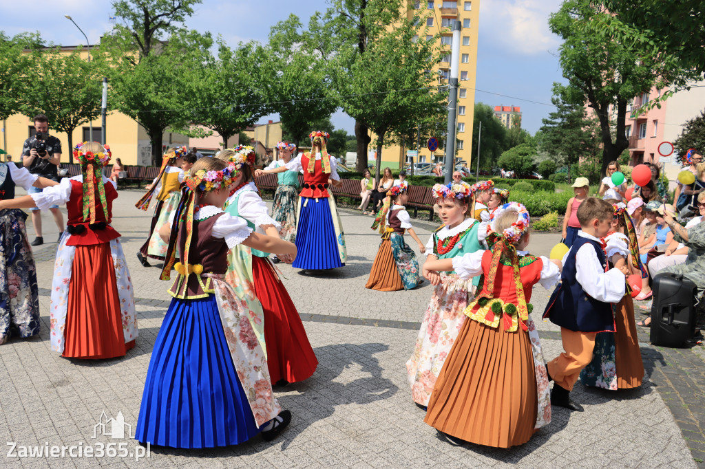 Happenig Urodzinowy - tort na Fontannie, Zawiercie!