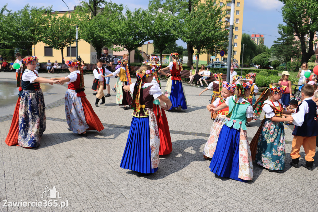 Happenig Urodzinowy - tort na Fontannie, Zawiercie!