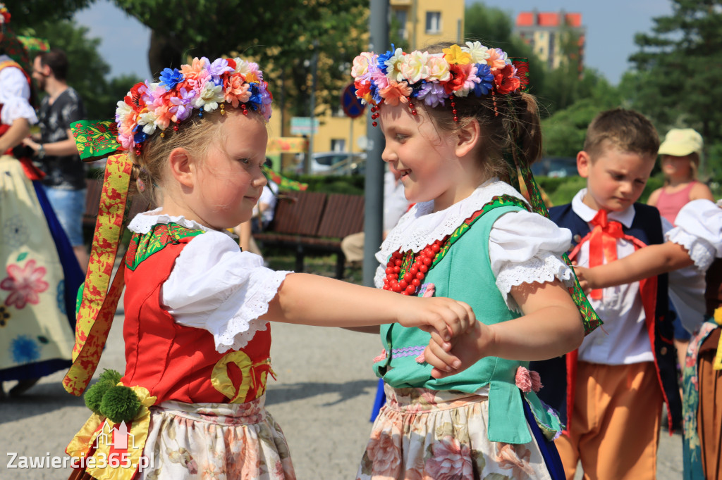 Happenig Urodzinowy - tort na Fontannie, Zawiercie!