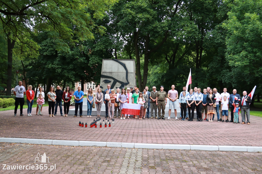 Pod pomnikiem Nieznanego Żołnierza na Placu Teodora Stosika odbyły się Zawierciańskie Obchody Godziny \