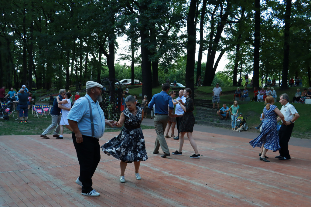 Słodkie Swing Party w Parku Miejskim w Zawierciu