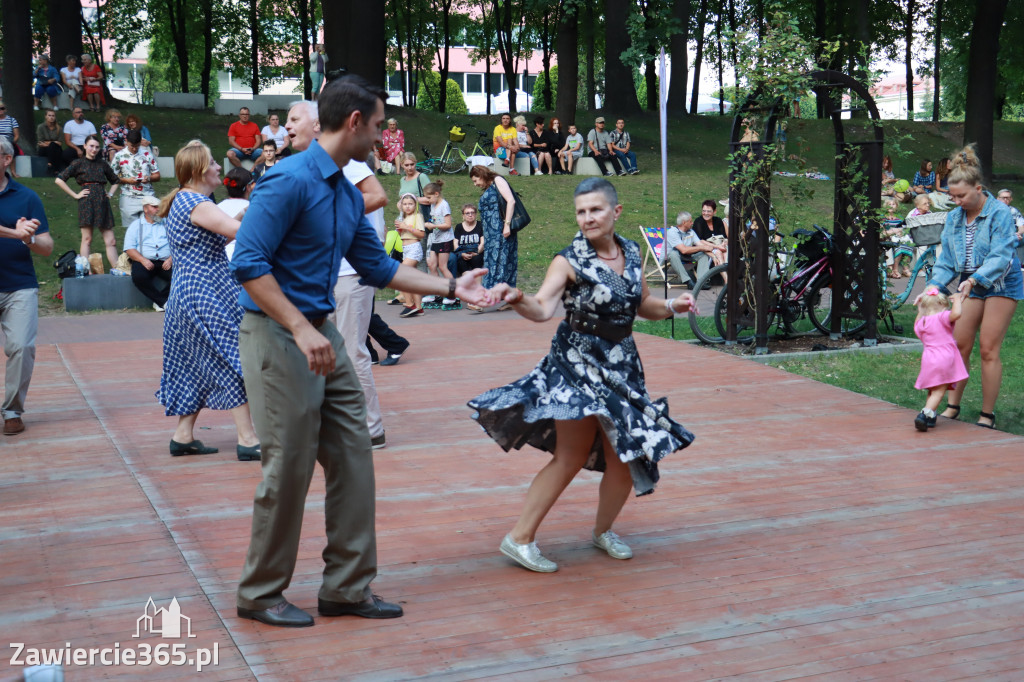 Słodkie Swing Party w Parku Miejskim w Zawierciu