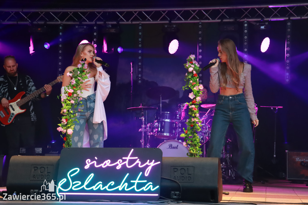 Siostry Szlachta na Dożynkach Powiatowych w Kroczycach