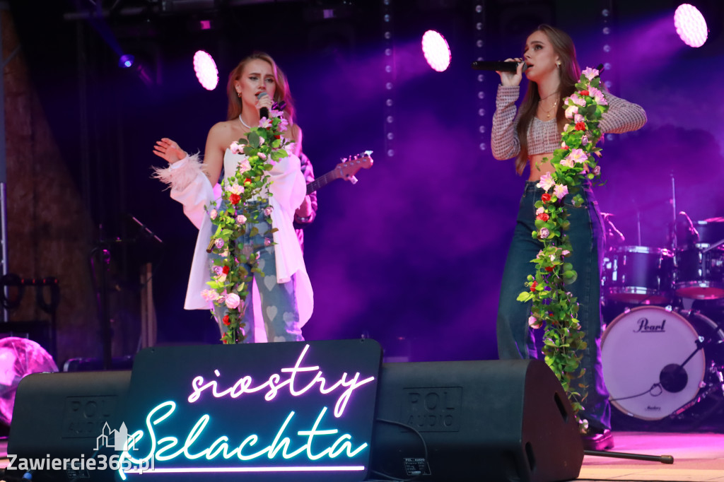 Siostry Szlachta na Dożynkach Powiatowych w Kroczycach