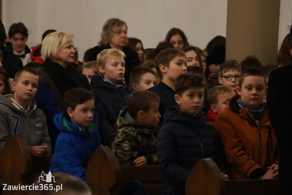 Fotorelacja - Poświęcenie Standaru Sp1 w Porębie