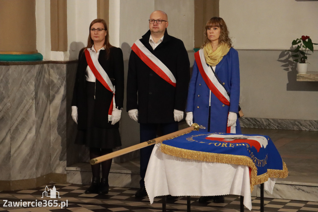 Fotorelacja - Poświęcenie Standaru Sp1 w Porębie