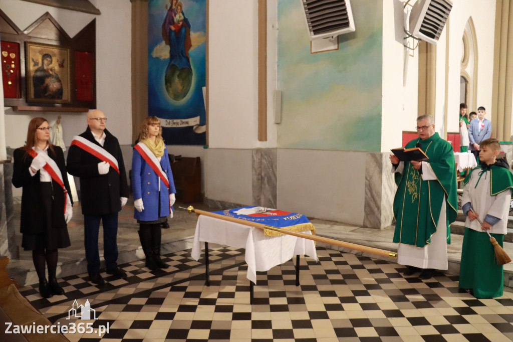 Fotorelacja - Poświęcenie Standaru Sp1 w Porębie