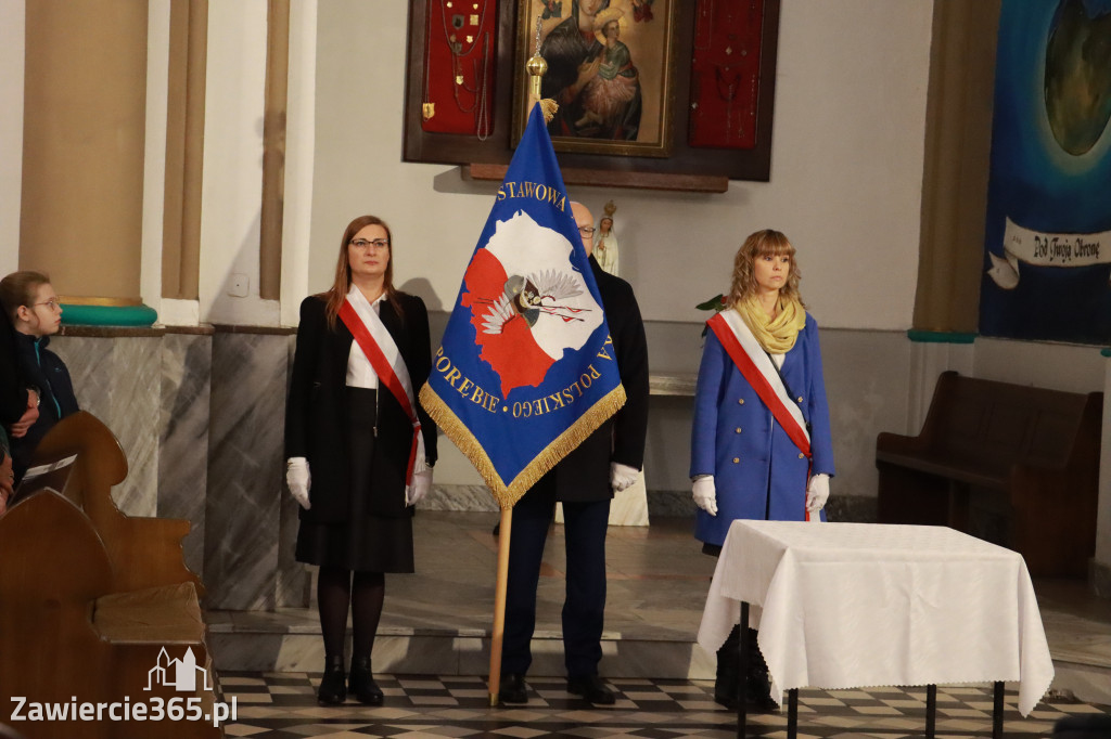 Fotorelacja - Poświęcenie Standaru Sp1 w Porębie
