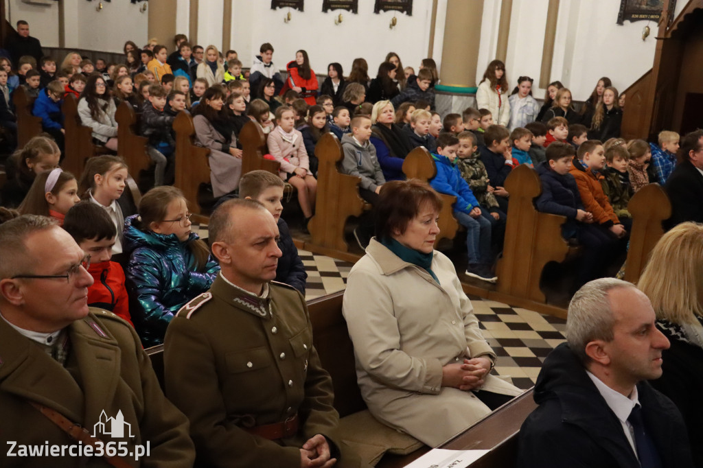 Fotorelacja - Poświęcenie Standaru Sp1 w Porębie