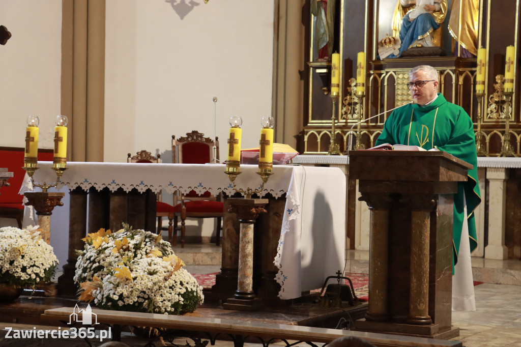Fotorelacja - Poświęcenie Standaru Sp1 w Porębie