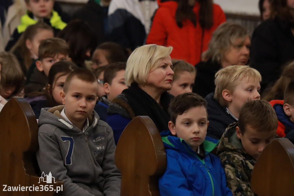 Fotorelacja - Poświęcenie Standaru Sp1 w Porębie
