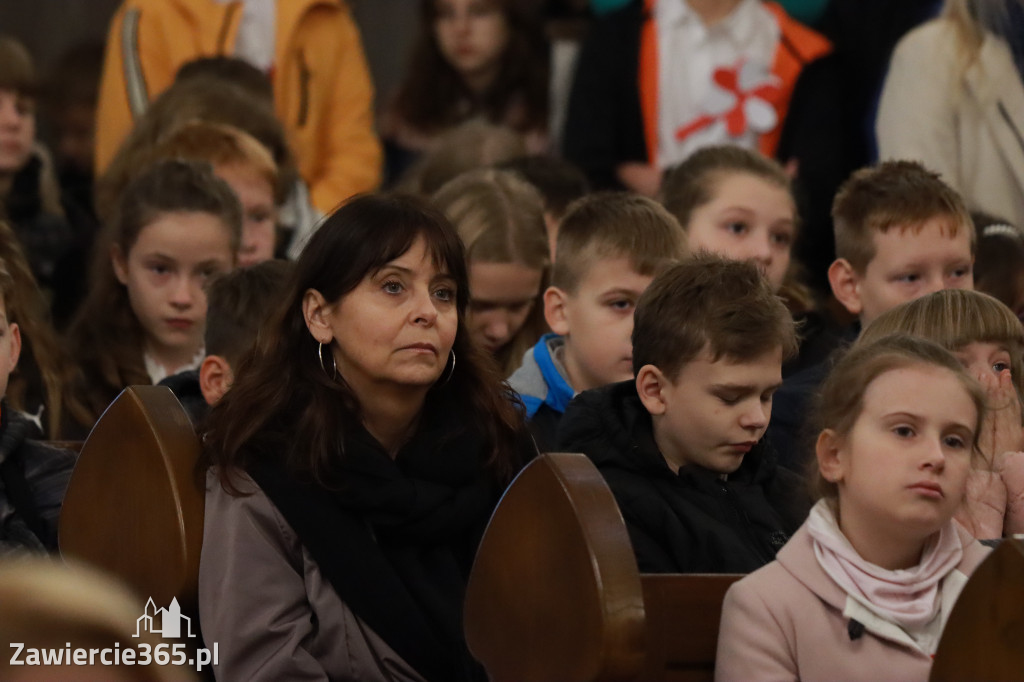 Fotorelacja - Poświęcenie Standaru Sp1 w Porębie