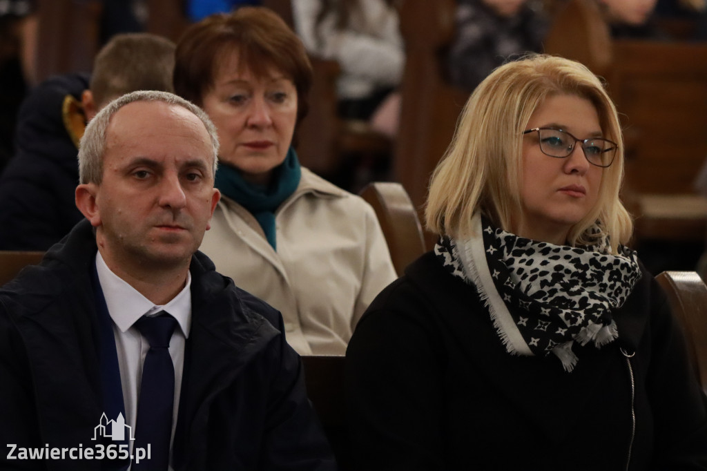 Fotorelacja - Poświęcenie Standaru Sp1 w Porębie