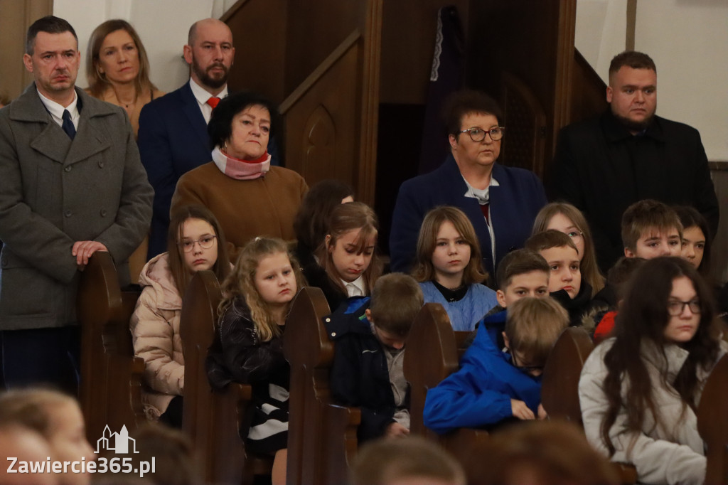 Fotorelacja - Poświęcenie Standaru Sp1 w Porębie