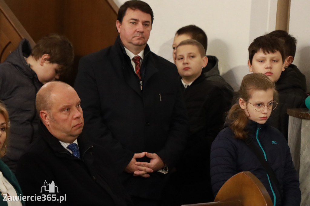Fotorelacja - Poświęcenie Standaru Sp1 w Porębie