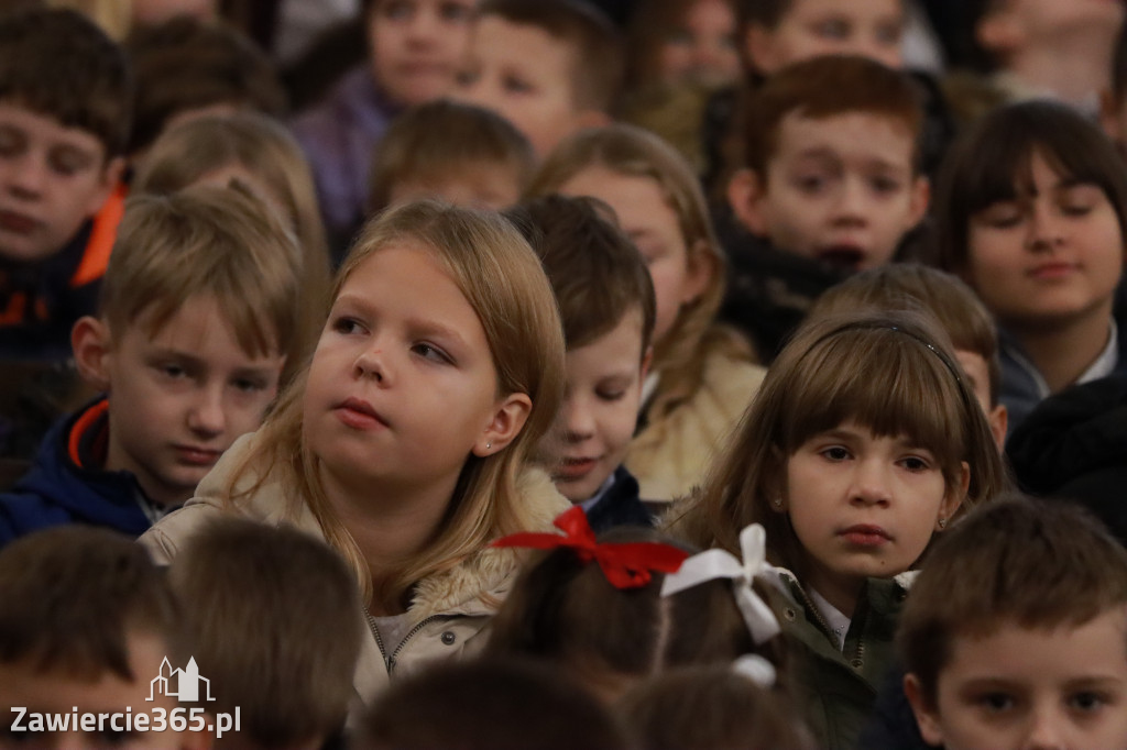 Fotorelacja - Poświęcenie Standaru Sp1 w Porębie