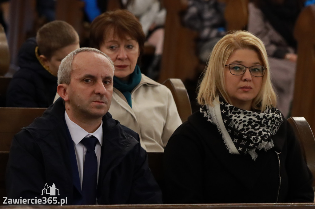 Fotorelacja - Poświęcenie Standaru Sp1 w Porębie