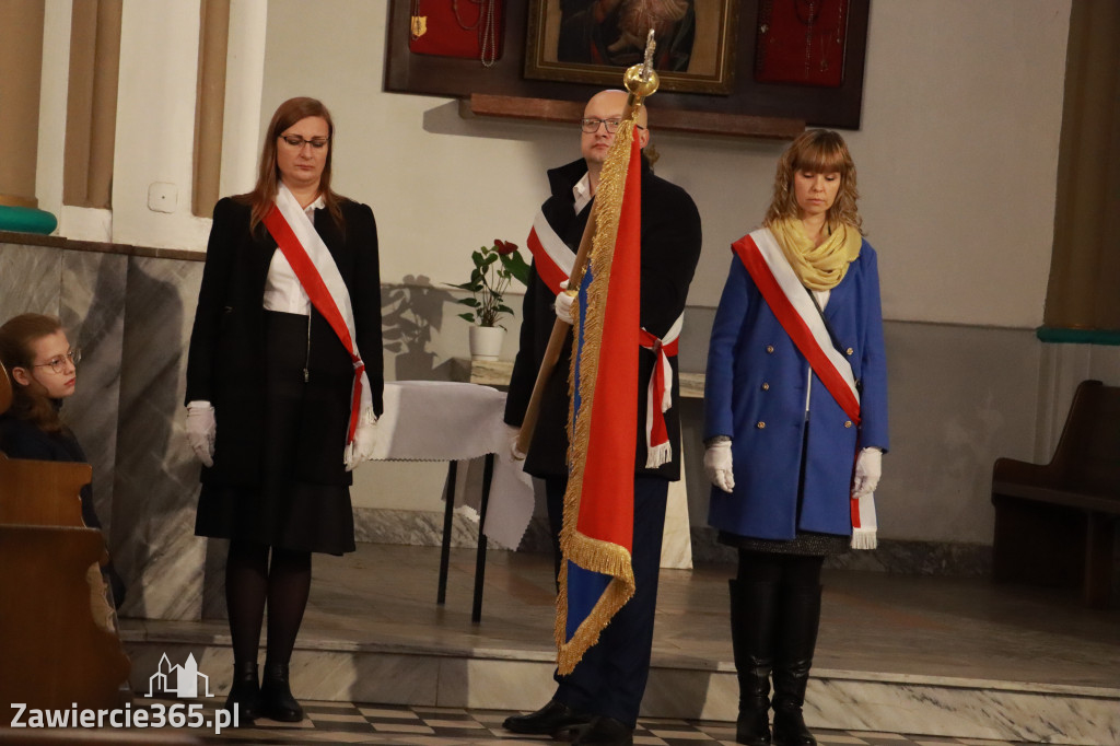 Fotorelacja - Poświęcenie Standaru Sp1 w Porębie