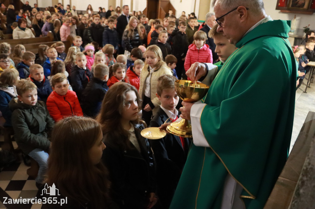 Fotorelacja - Poświęcenie Standaru Sp1 w Porębie