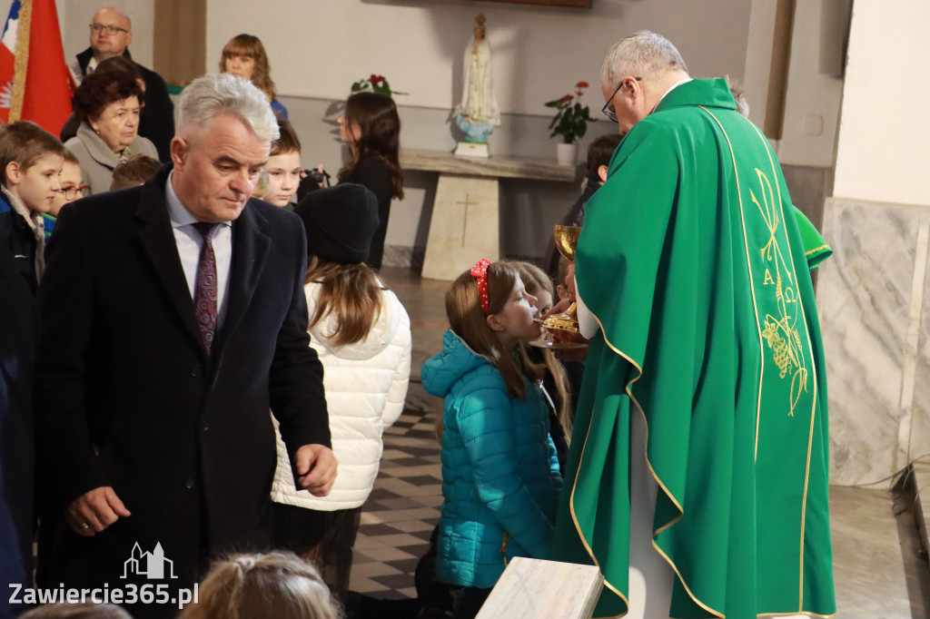 Fotorelacja - Poświęcenie Standaru Sp1 w Porębie