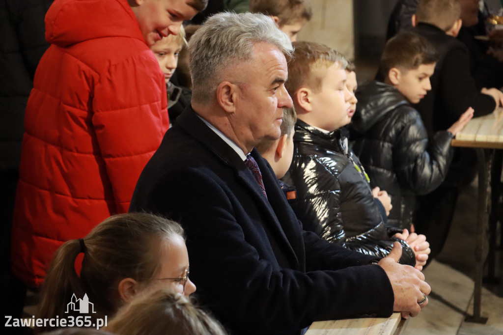 Fotorelacja - Poświęcenie Standaru Sp1 w Porębie