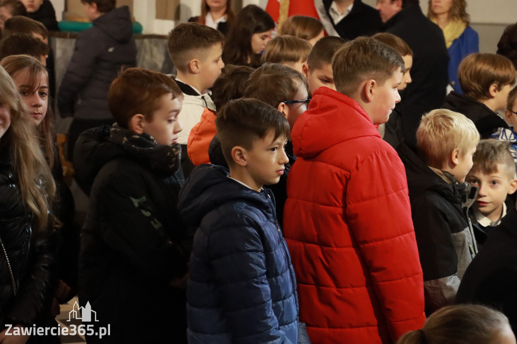 Fotorelacja - Poświęcenie Standaru Sp1 w Porębie