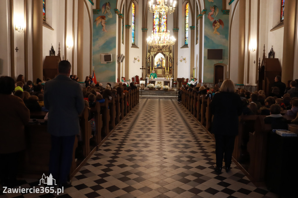 Fotorelacja - Poświęcenie Standaru Sp1 w Porębie